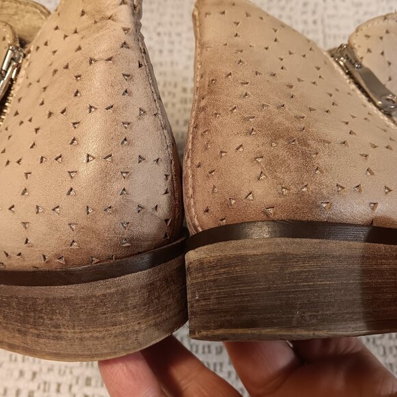 Bata women's tan beige leather laser cut out double zipper ankle boots sz 6.5 US - Picture 9 of 13